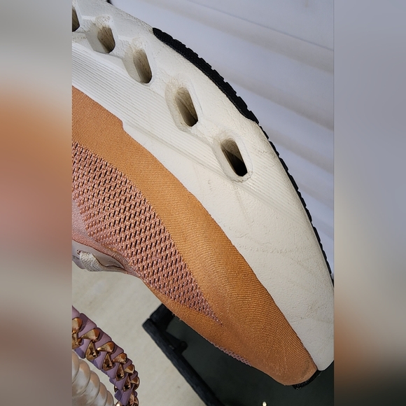 Size 9.5 - Women's ON CLOUDSURFER NEXT - Picture 7 of 14